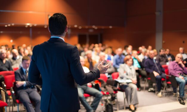 Como dar palestra? 6 passos e dicas!